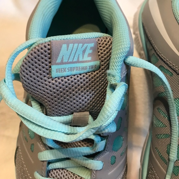 Like new Youth Nike flex supreme - Picture 3 of 7